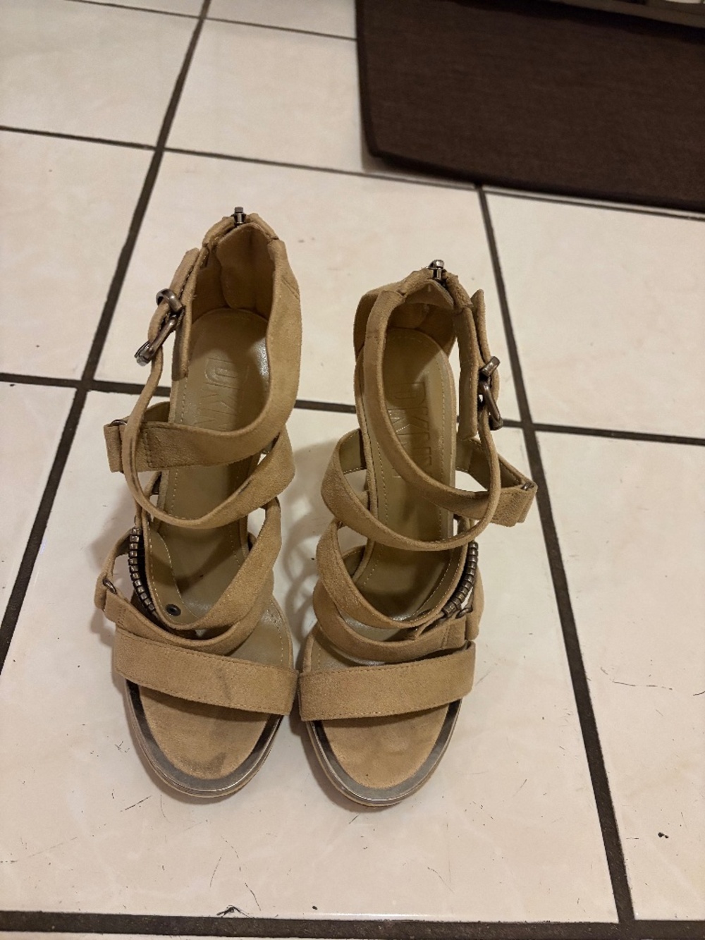 DKNY Tan Suede Heels Size 7